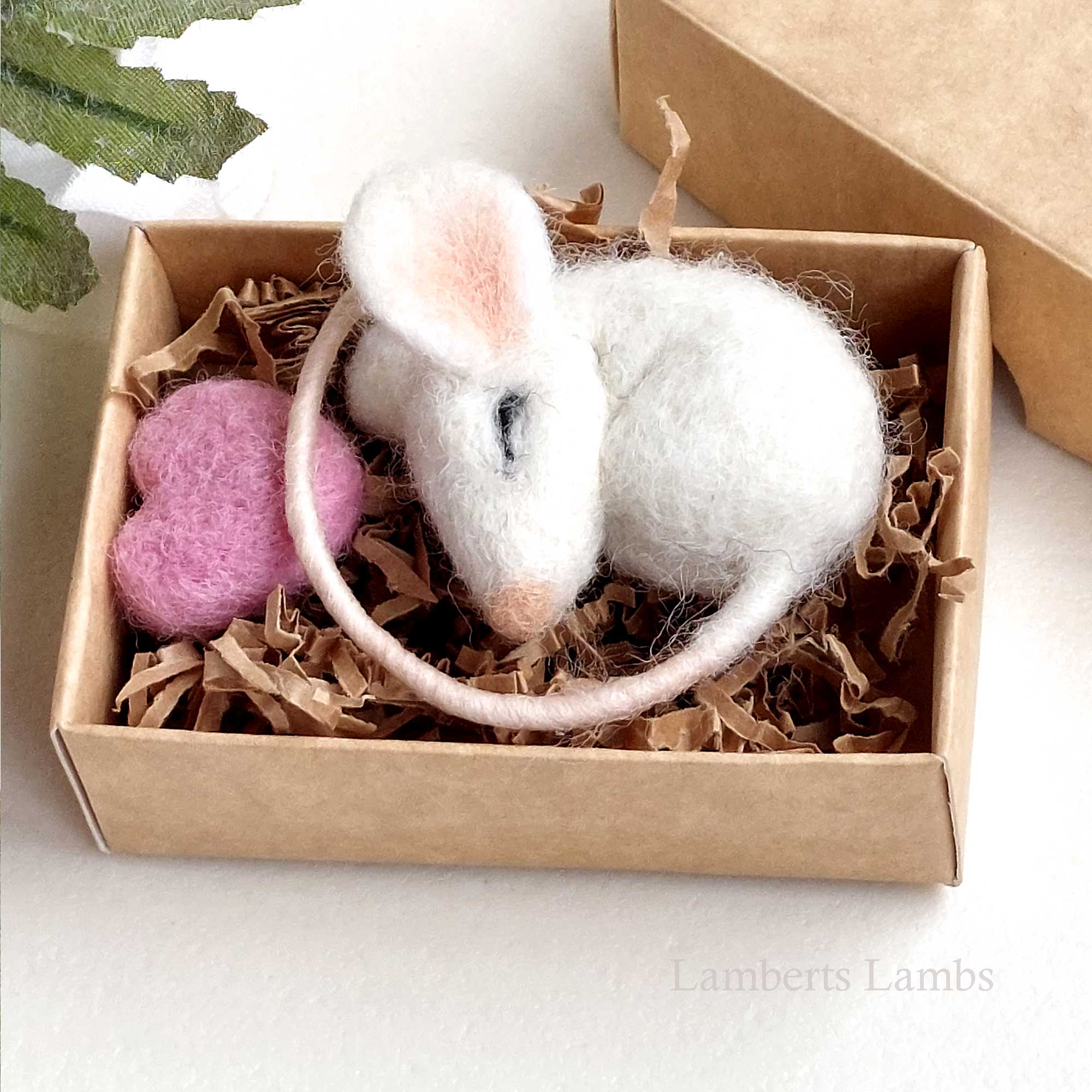 Needle retailer felted Viking Mouse, felted mouse, White mouse, needle felting, needlefelt, handmade, sheep wool, felted