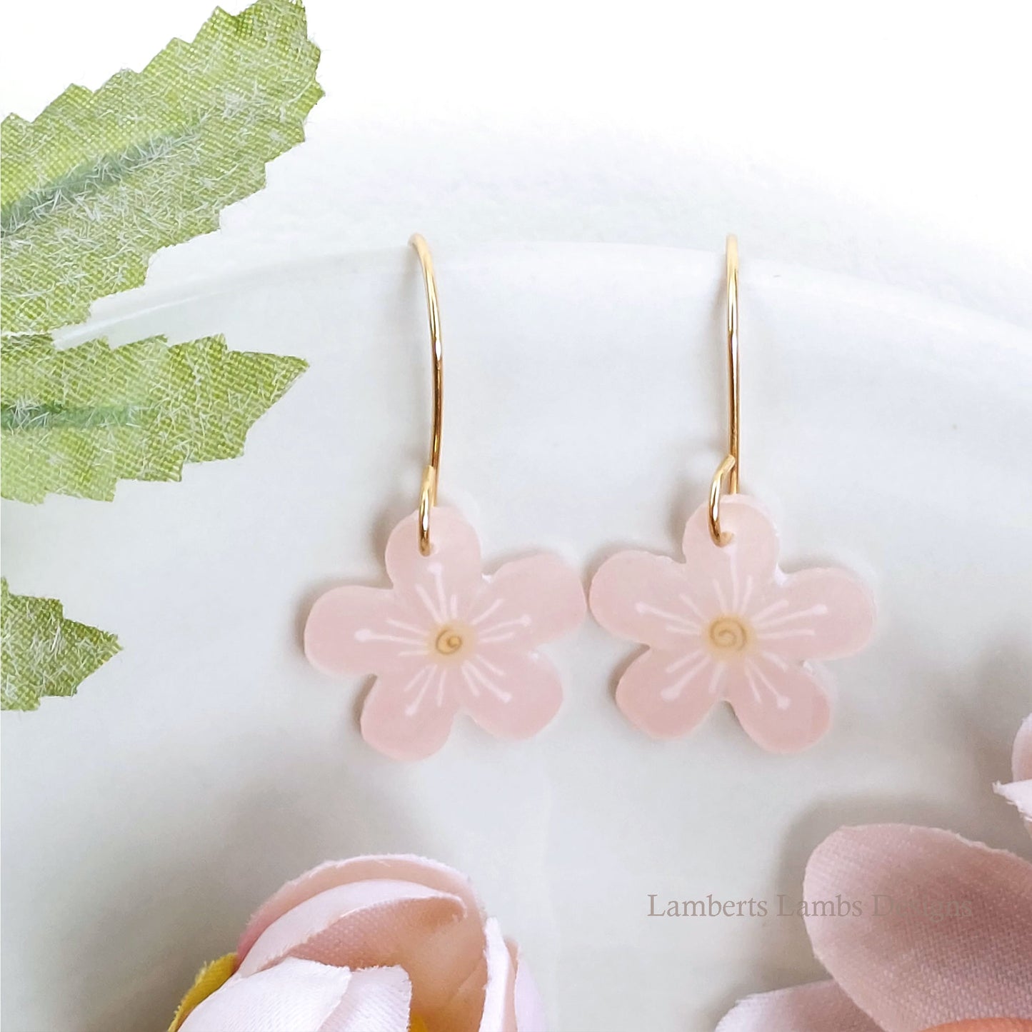 Minimalistic Pink daisy flower earrings, handmade simple hanging  daisy earrings