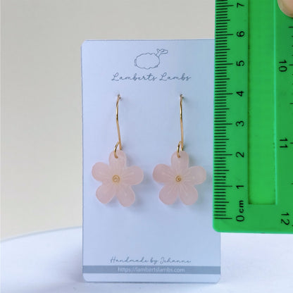 Minimalistic Pink daisy flower earrings, handmade simple hanging  daisy earrings