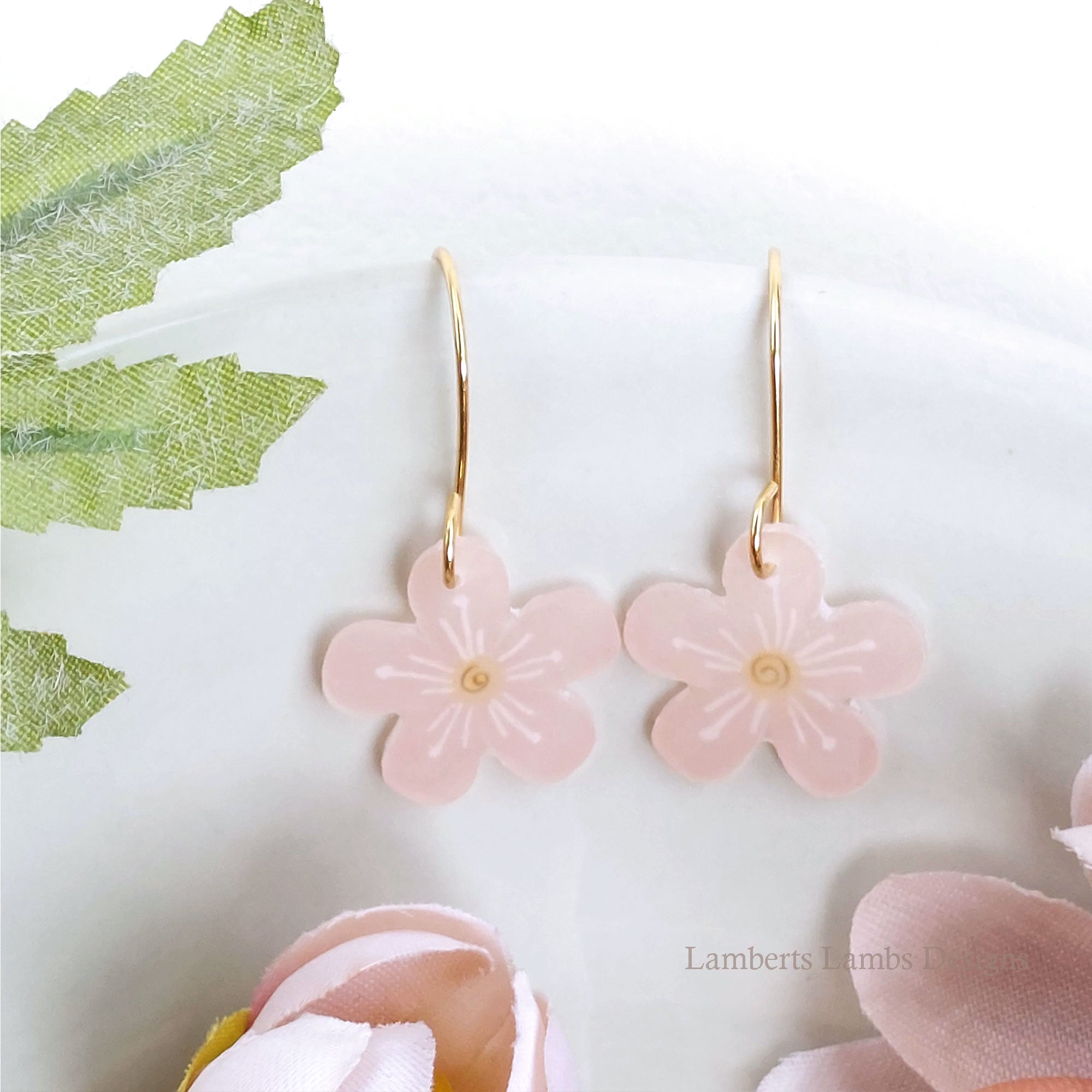 pink simple daisy earing 2 pink simple daisy earing 2